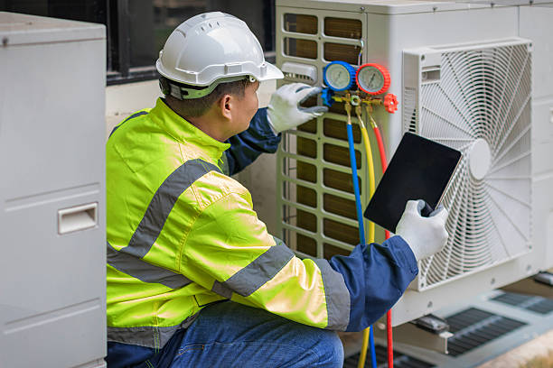 Professional Hvac Installation technician working in Wood Dale, IL
